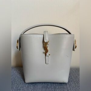 SAINT LAURENT
Le 37 Mini YSL Bucket Bag